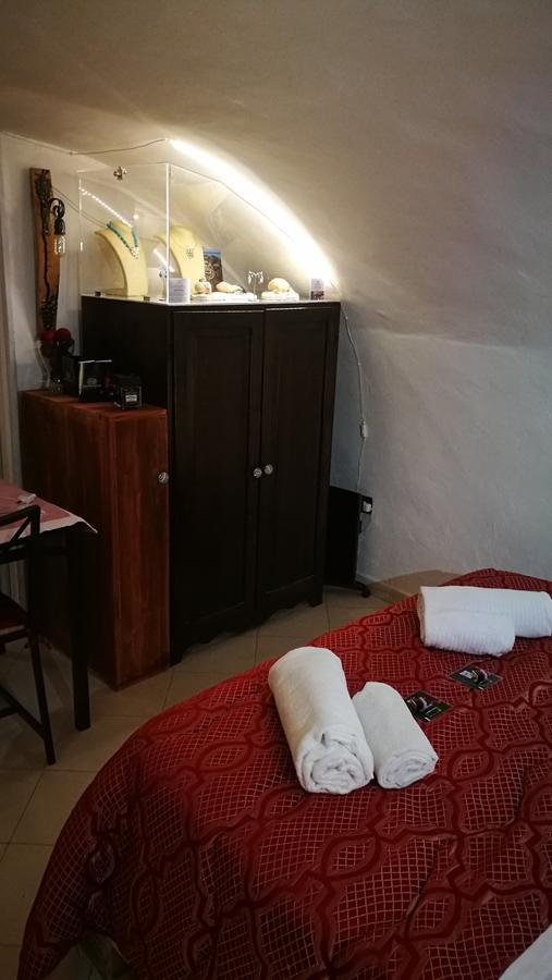 Domus Vinaria Bed & Breakfast เนเปิลส์ ภายนอก รูปภาพ
